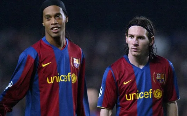 Ronaldinho: "Solo lamento no haber jugado más años junto a M Ronaldinho: "Solo lamento no haber jugado más años junto a M