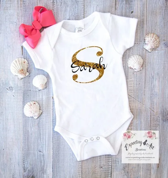 Ropa Bebé personalizado con Inicial dorada y nombre niña Regalo recién Nacida Ropa personalizada para bebé Body con nombre Announcement - Etsy México Ropa Bebé personalizado con Inicial dorada y nombre niña Regalo recién Nacida Ropa personalizada para bebé Body con nombre Announcement - Etsy México