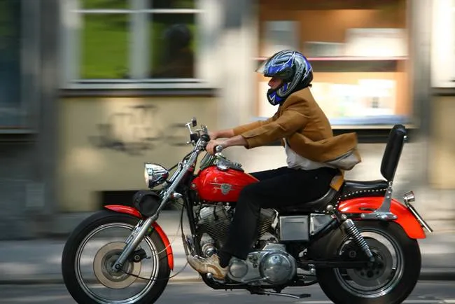 La ropa técnica de motoristas en entredicho tras un estudio ...