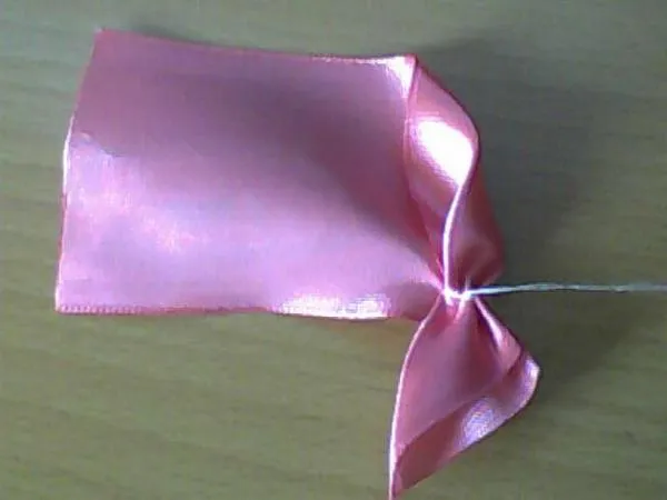 ROSA DE CINTA DE RASO | MANUALIDADES Y MUCHO MAS ... ROSA DE CINTA DE RASO | MANUALIDADES Y MUCHO MAS ...