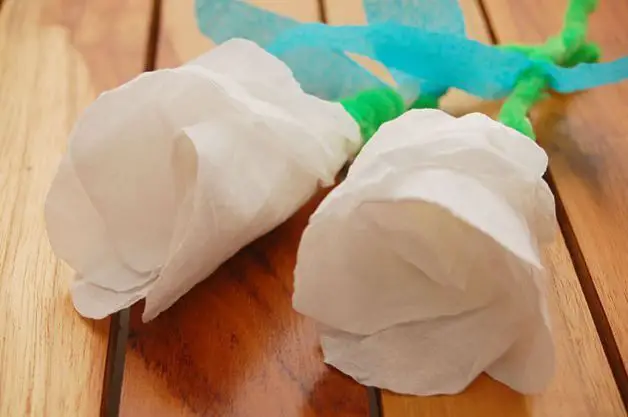 Como hacer rosas de papel paso a paso - Imagui