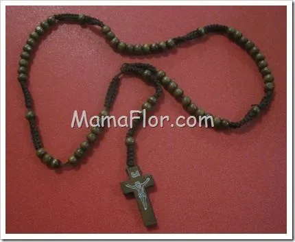 Rosario Hecho con cuentas de Madera - Manualidades MamaFlor