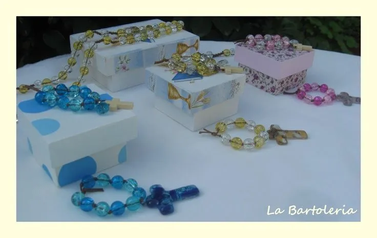 Rosarios y Denarios en cálidos colores para tu Comunión Cajas con ... Rosarios y Denarios en cálidos colores para tu Comunión Cajas con ...