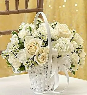 Rosas Blancas en cesta.