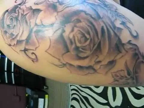 Rosas en blanco y negro - YouTube