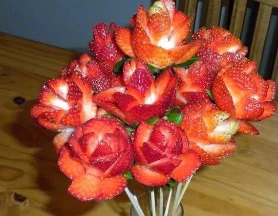Cómo hacer rosas con fresas ~ Mimundomanual Cómo hacer rosas con fresas ~ Mimundomanual