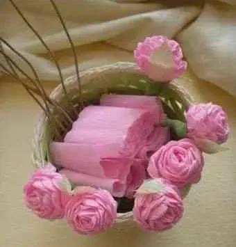 Rosas de papel crepé paso a paso para hacer en casa Rosas de papel crepé paso a paso para hacer en casa