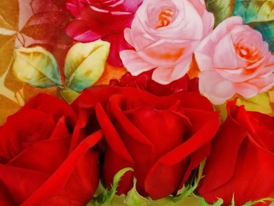 Rosas rojas reales sobre un fondo de rosas pintadas imagen #3658