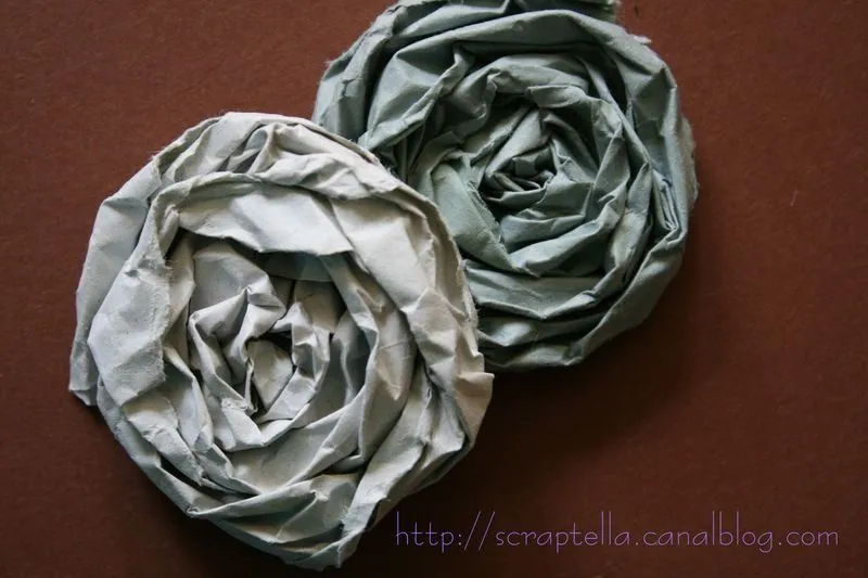 Rosas de tela. cinta o papel - S{crap}tella...la vida en Scrap Rosas de tela. cinta o papel - S{crap}tella...la vida en Scrap