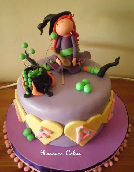 Rosaura Cakes: Tarta Brujita para Rafaela (dedicada a mis Brujas) Rosaura Cakes: Tarta Brujita para Rafaela (dedicada a mis Brujas)