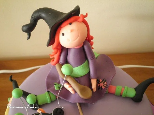 Rosaura Cakes: Tarta Brujita para Rafaela (dedicada a mis Brujas) Rosaura Cakes: Tarta Brujita para Rafaela (dedicada a mis Brujas)