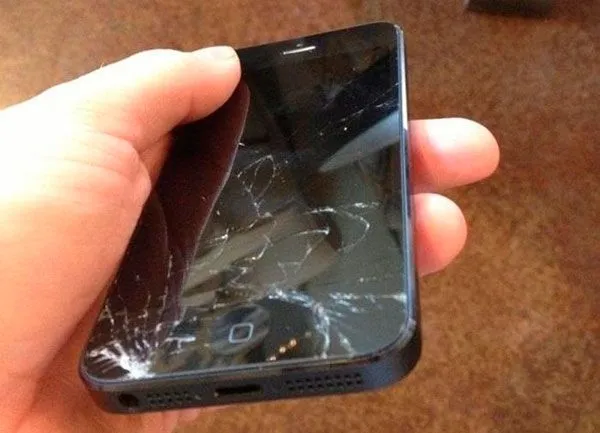 Se te ha roto la pantalla del iPhone 5? Es posible cambiarla ... Se te ha roto la pantalla del iPhone 5? Es posible cambiarla ...