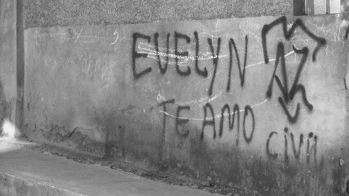 Evelyn In Graffiti | Beautiful Scenery Photography