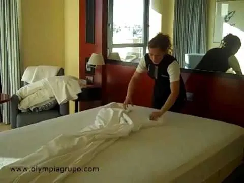 Por qué no se salen las sábanas de la cama en el Olympia Hotel ... Por qué no se salen las sábanas de la cama en el Olympia Hotel ...