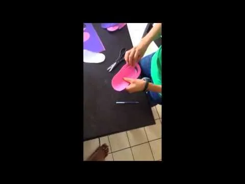COMO HACER UNAS sandalias de foamy - YouTube COMO HACER UNAS sandalias de foamy - YouTube