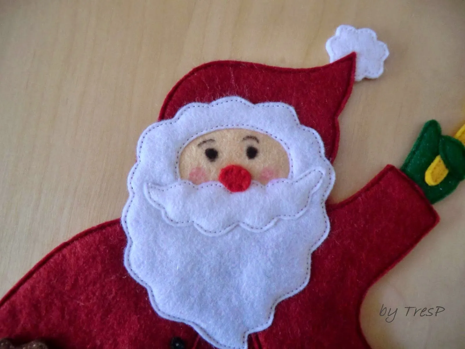 TresP craft blog: DOS SANTA CLAUS EN FIELTRO TresP craft blog: DOS SANTA CLAUS EN FIELTRO