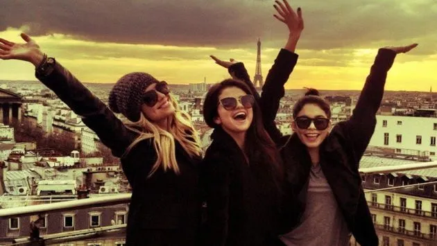 Selena Gómez disfruta de su soltería en París | Espectáculos | Peru21