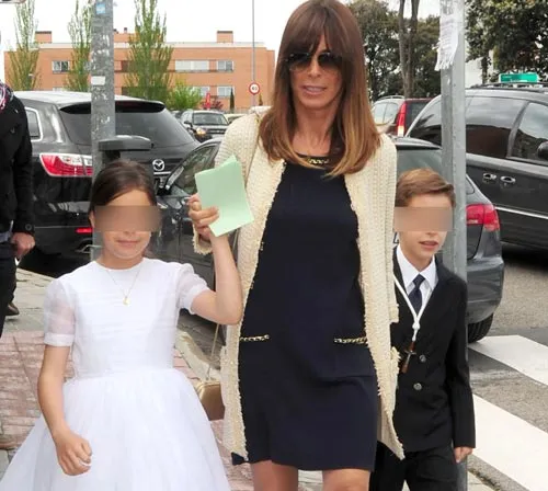 Fin de semana de Primeras Comuniones para los hijos de Lydia Bosch ... Fin de semana de Primeras Comuniones para los hijos de Lydia Bosch ...
