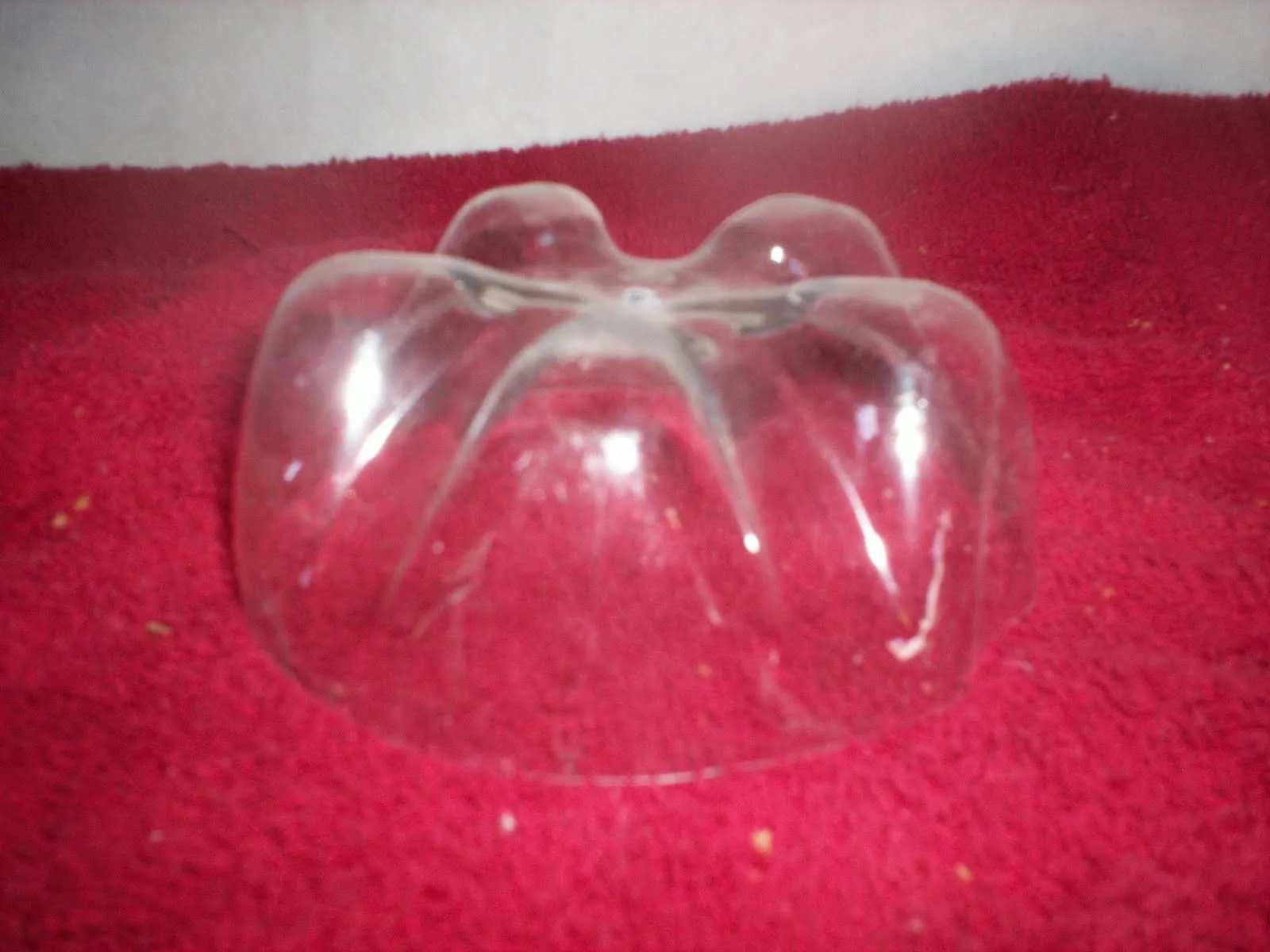 UNA MARIQUITA O VAQUITA DE SAN ANTONIO CON BOTELLAS DE PLASTICO ...