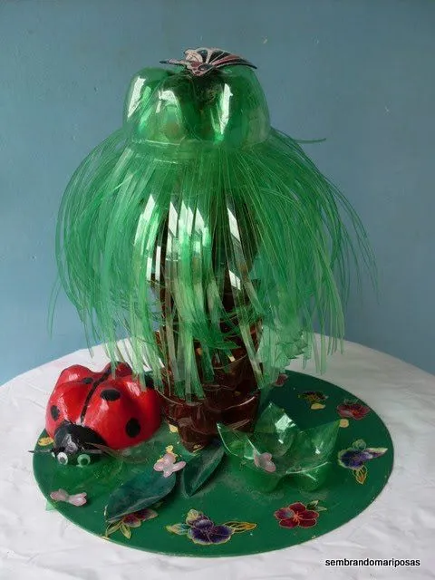 SEMBRANDO MARIPOSAS: PALMERA HECHA CON BOTELLAS DE PLASTICO PET SEMBRANDO MARIPOSAS: PALMERA HECHA CON BOTELLAS DE PLASTICO PET