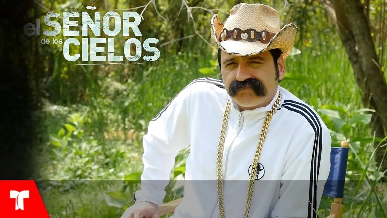 El Señor de los Cielos 6 | El Cabo reaparece y amenaza a Aurelio Casillas | Telemundo - YouTube El Señor de los Cielos 6 | El Cabo reaparece y amenaza a Aurelio Casillas | Telemundo - YouTube