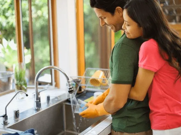Imagenes de niños lavando platos - Imagui