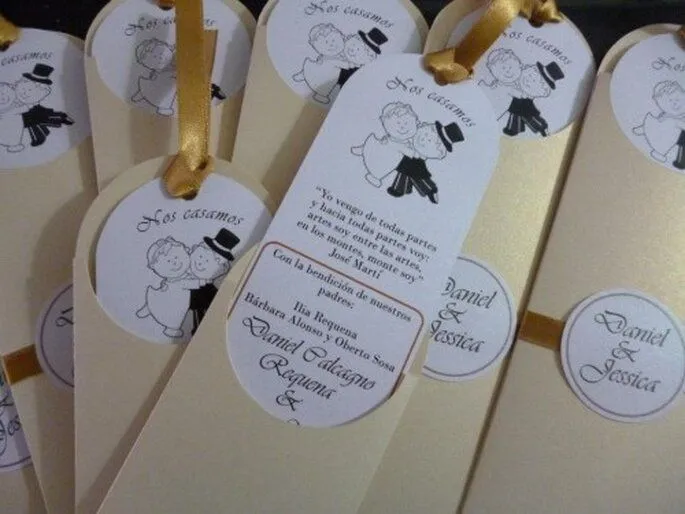 Separadores de libros como invitaciones de boda