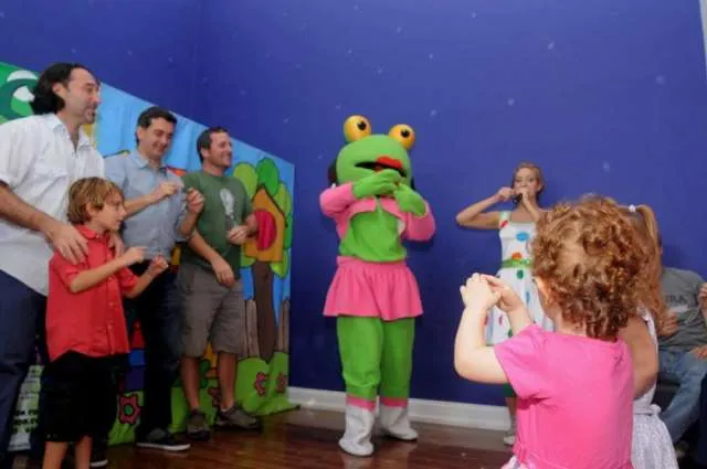 Show sapo pepe imitadora cantando con adriana, animaciones ...