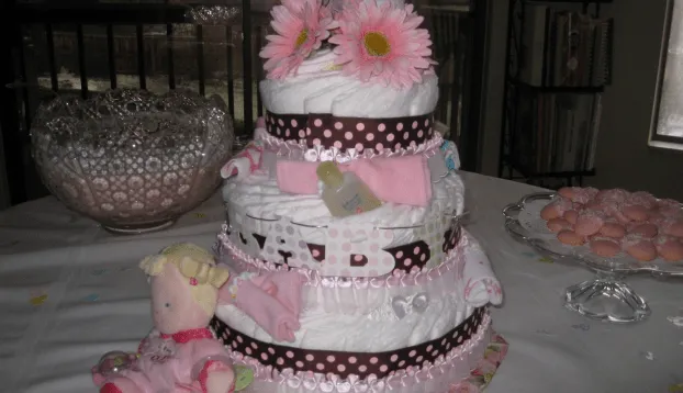 Shower: Pastel de pañales y mas