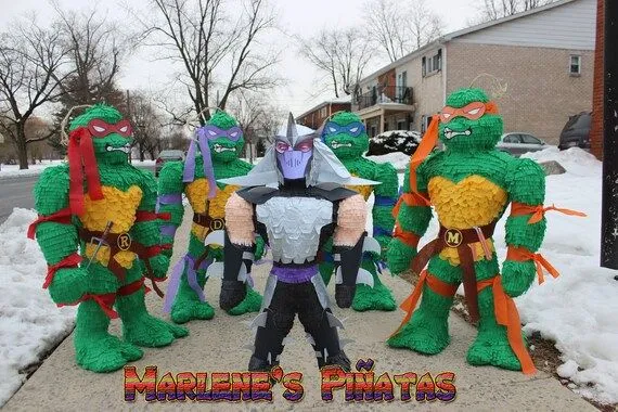 Shredder or Ninja Turtles pinatas... por Marlenespinatas en Etsy Shredder or Ninja Turtles pinatas... por Marlenespinatas en Etsy