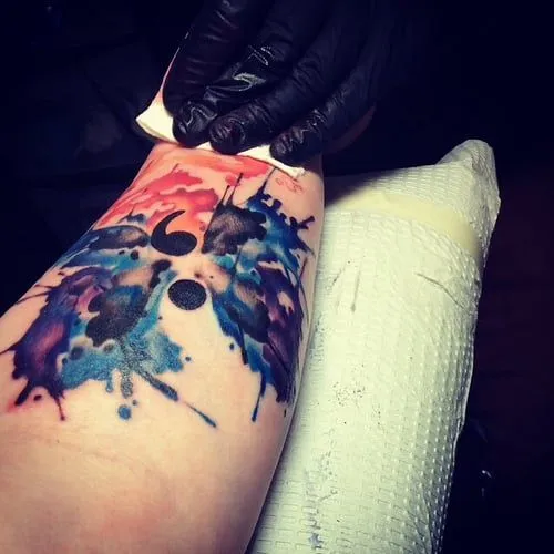 El significado detrás del tatuaje de punto y coma El significado detrás del tatuaje de punto y coma