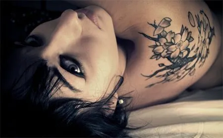 Significado de los tatuajes de la flor de cerezo o Sakura - Cuerpo ... Significado de los tatuajes de la flor de cerezo o Sakura - Cuerpo ...
