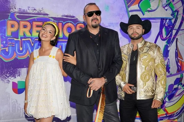 Siguen las críticas hacia Ángela Aguilar por su vestuario en los Premios  Juventud 2021