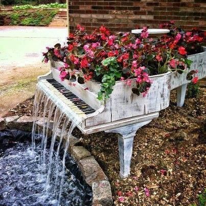 siguiendo un poco con la idea de reciclaje tenemos un viajo piano ... siguiendo un poco con la idea de reciclaje tenemos un viajo piano ...