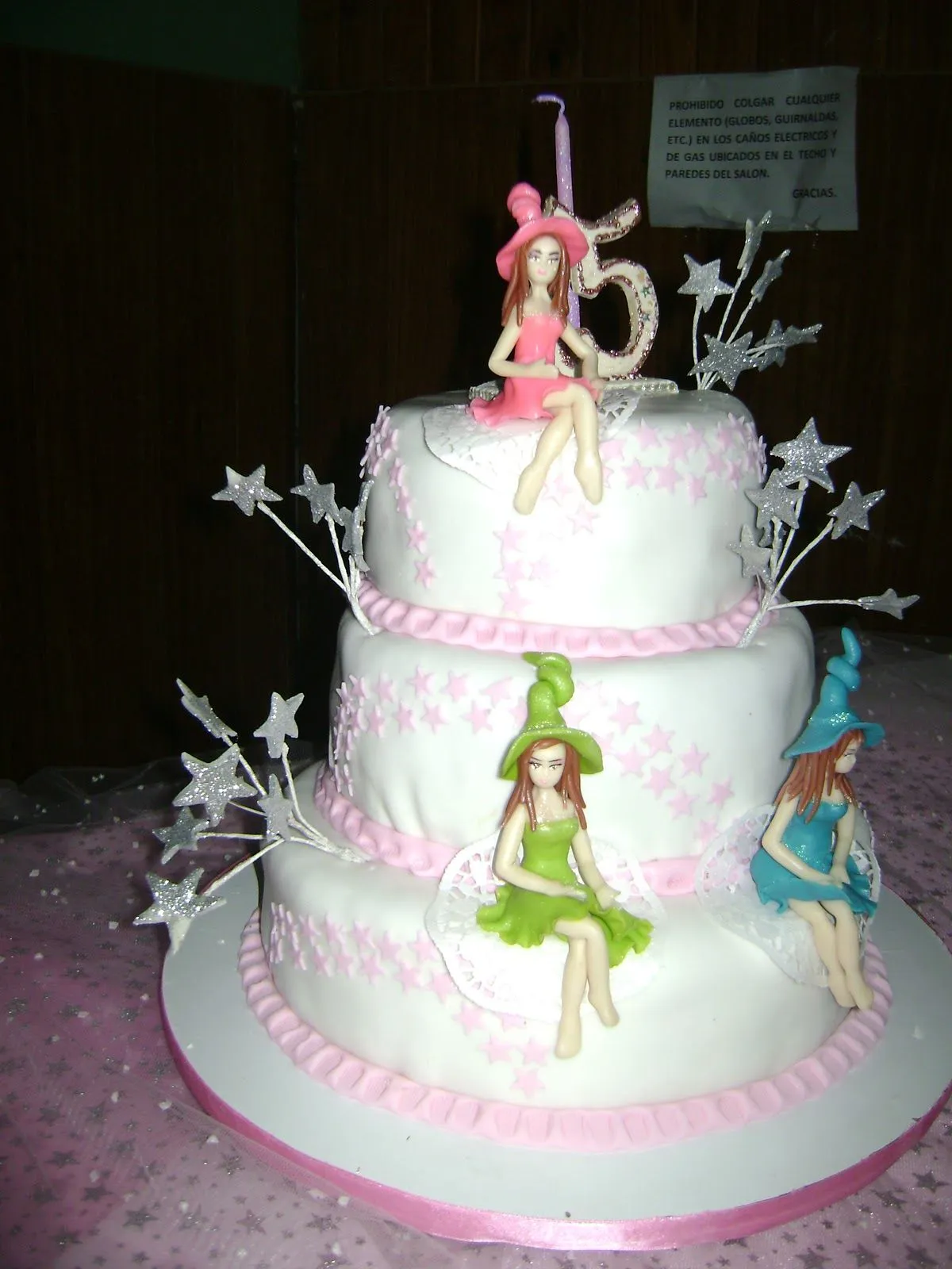 SIL TORTAS Y SOUVENIRS: TORTAS Y ADORNOS DE 15 AÑOS....