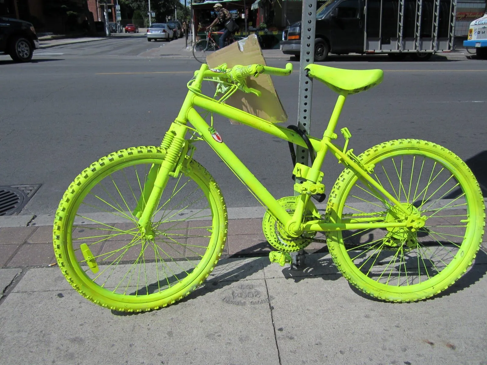 Un silencio precario: Bicicletas de colores Un silencio precario: Bicicletas de colores