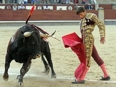 Tarde de silencios y sopor, de toros vacíos y toreros a la deriva ...