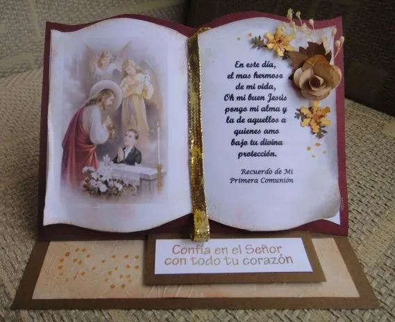 Silvia Scrap: Tarjeta en forma de Biblia para primera comunión Silvia Scrap: Tarjeta en forma de Biblia para primera comunión