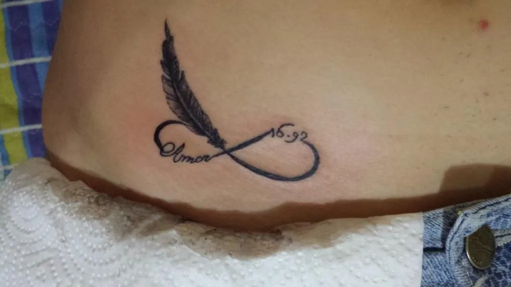 símbolo del infinito con pluma José Manuel Méndez Vivas - Artelista. símbolo del infinito con pluma José Manuel Méndez Vivas - Artelista.