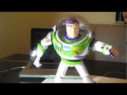 Siri en Español vs Buzz Light Year de Toys Story - YouTube