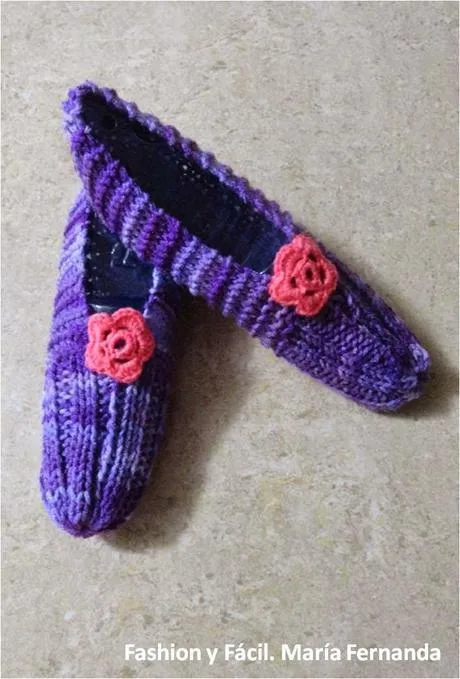 Slippers con flores a ganchillo (Slippers with crocheted flowers ... Slippers con flores a ganchillo (Slippers with crocheted flowers ...