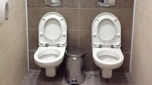 Sochi 2014: dos inodoros juntos en el baño de hombres causan ... Sochi 2014: dos inodoros juntos en el baño de hombres causan ...