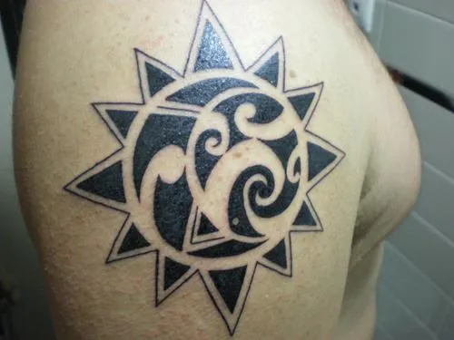 Tatuaje de Sol y Luna | DISEÑOS DE TATUAJES Tatuaje de Sol y Luna | DISEÑOS DE TATUAJES