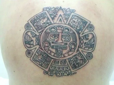 TATUAJE DE UN SOL MAYA