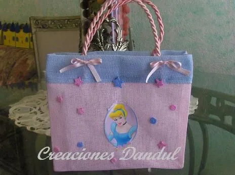 SOLICITO AYUDA DE TODAS TENGO UNA PIÑATA DE MI SOBRINA Y EL TEMA ...