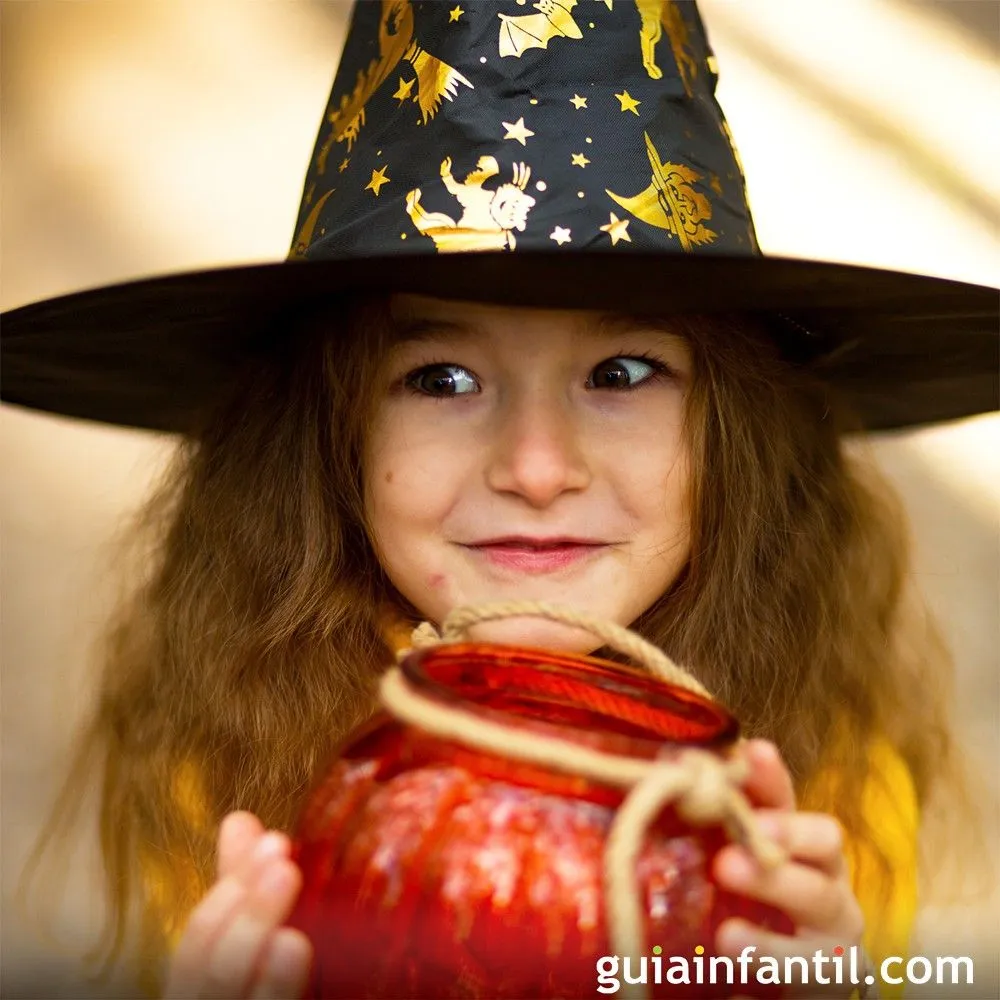 Sombrero de bruja casero. Disfraz de Halloween fácil y barato para niños Sombrero de bruja casero. Disfraz de Halloween fácil y barato para niños