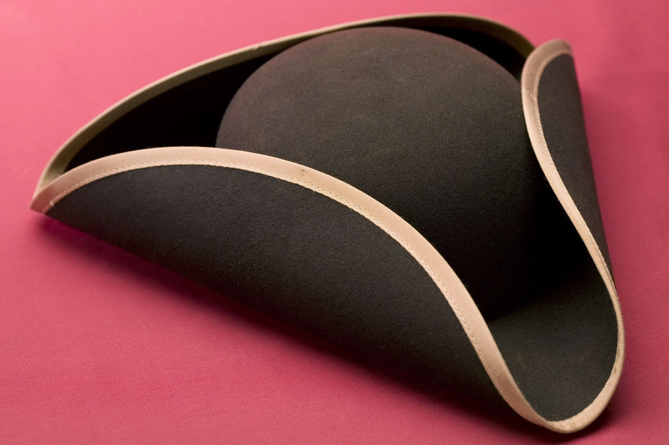 Cómo hacer un sombrero de papel patriótico de tres picos | Cómo hacer un sombrero de papel patriótico de tres picos |