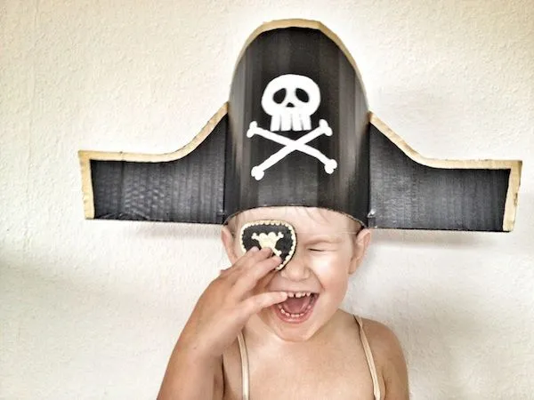 Cómo hacer un sombrero pirata casero