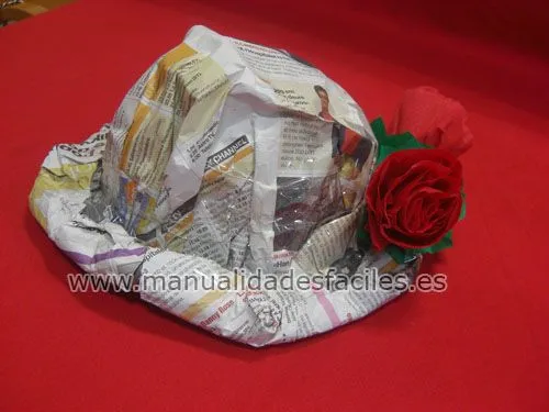 Sombreros de material reciclable - Imagui