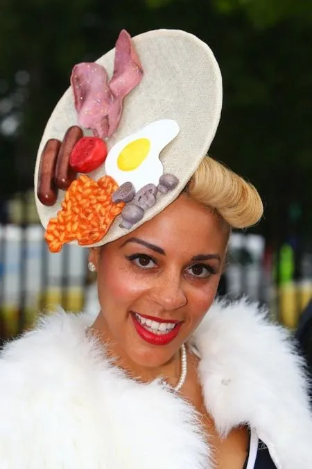 Los sombreros y tocados más locos en Ascot 2012
